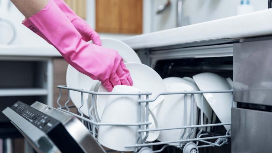 How to Clean a Dishwasher with Vinegar and Baking Soda