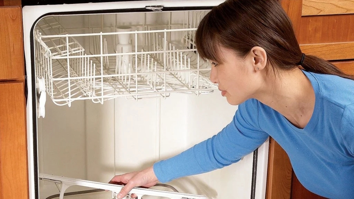 How to Clean a GE Dishwasher